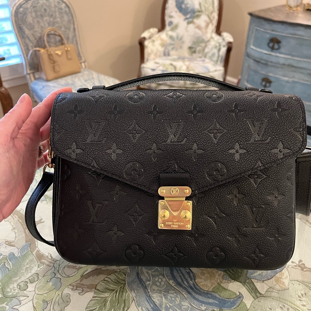 Louis Vuitton Pochette Métis Black Empriente Leather Pristine
